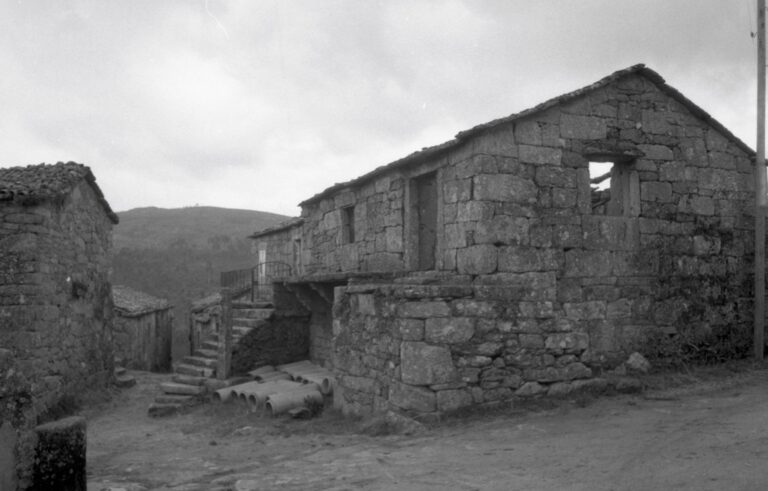 Alrededores Iglesia Carracedo