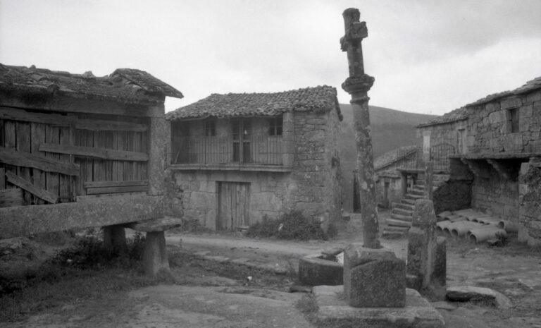 Cruceiro - Iglesia Carracedo