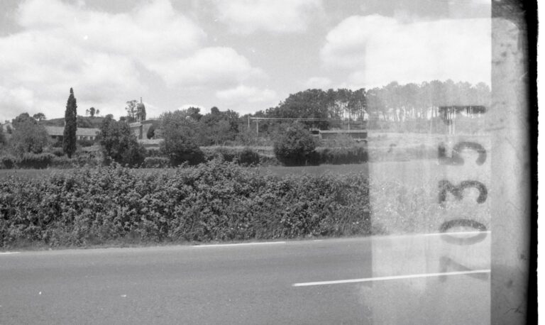 Iglesia desde la carretera